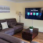 Valley Gem, Spacious 5 Bedroom 3 Bath, Sleeps 11